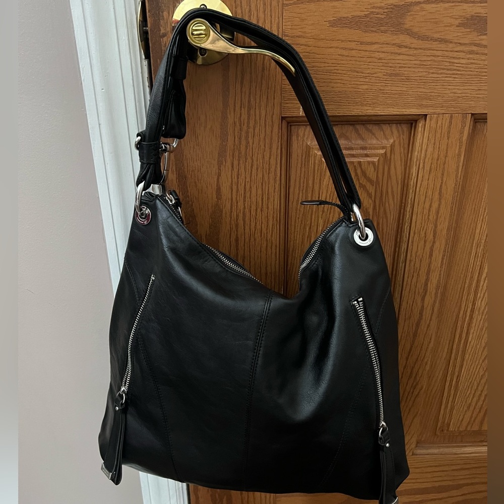 Black B Makowsky black leather bucket bag.
